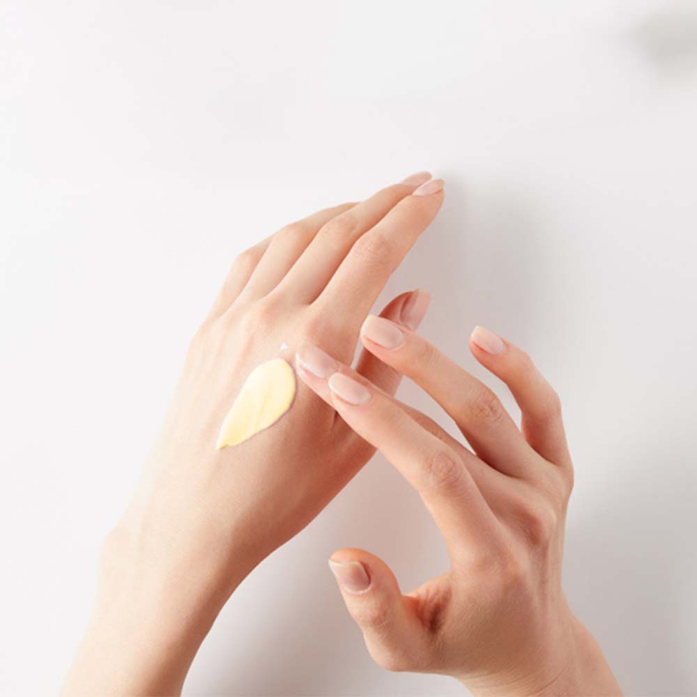 Glow Smooth Moisturiser 03